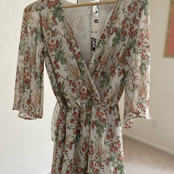 Everly Floral Rompers - Picture 8 of 8
